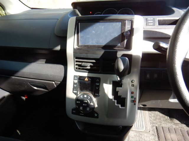 2013 Toyota Noah 